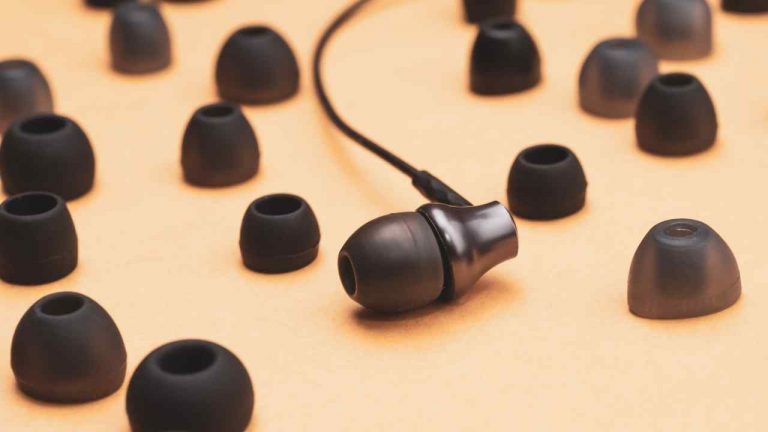 What are in-ear headphones? A Quick Buying guide - Gadget Verge